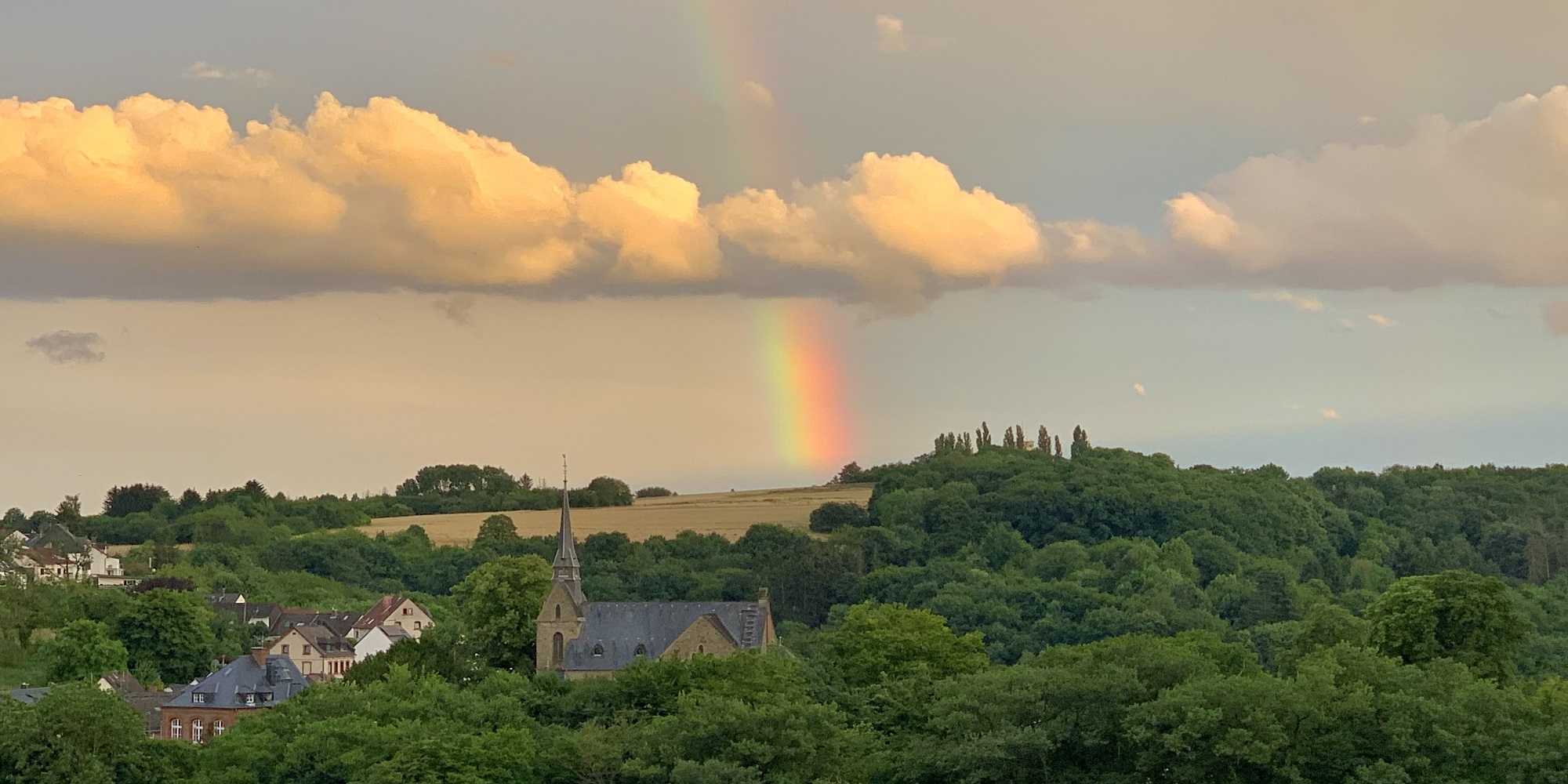 Rambacher Kirche mit Regenbogen Home