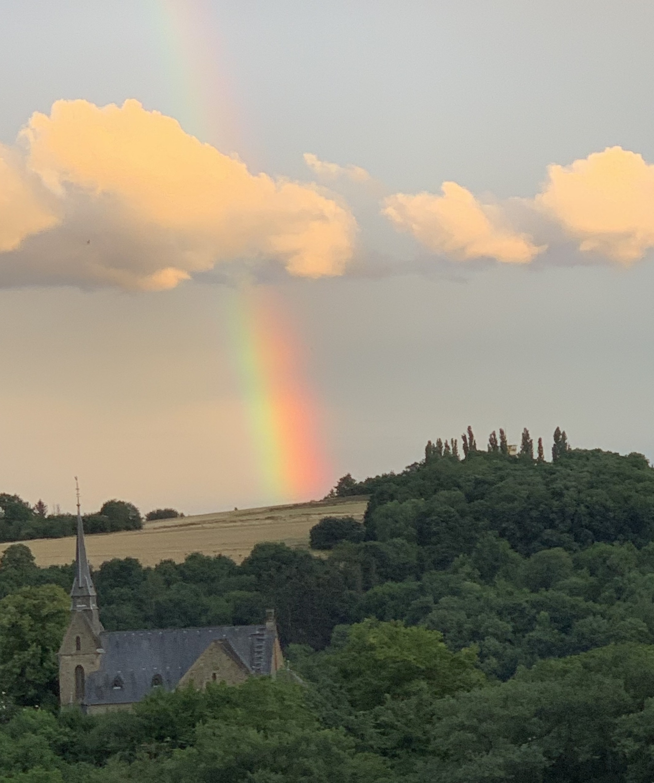Rambacher Kirche mit Regenbogen3